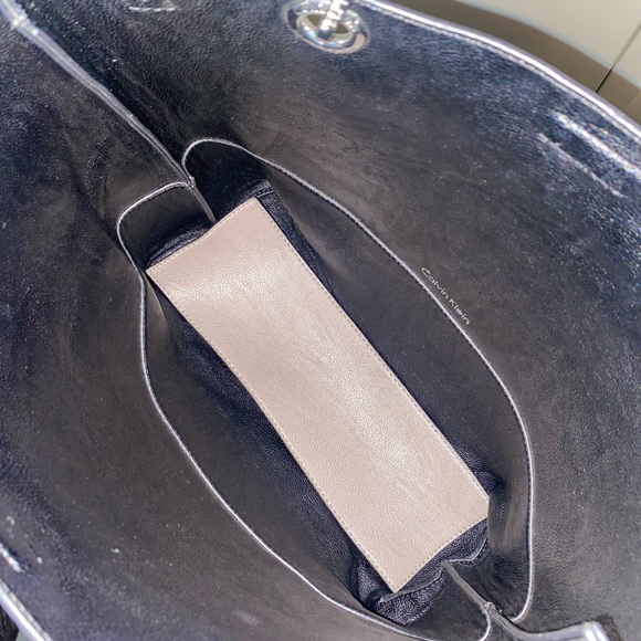 Gray Calvin Klein purse with black wristlet - Picture 6 of 8